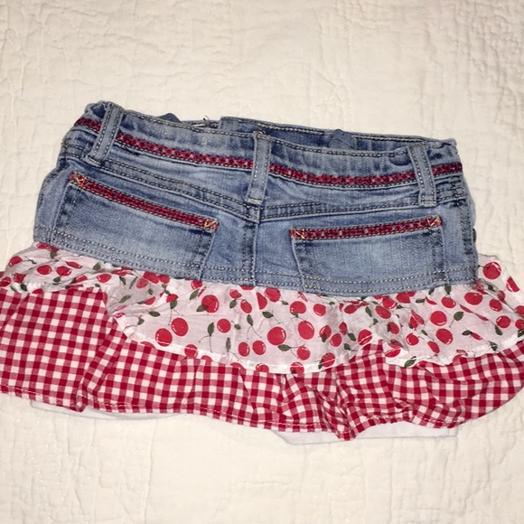 Little girls sz 4 Mudd adorable cherry skirt - Picture 3 of 3